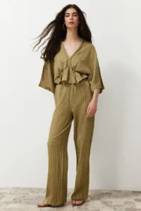 TRENDYOLMİLLA Oil Green Elastic Waist textured Material Weaving Pants - Image 3