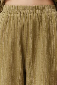 TRENDYOLMİLLA Oil Green Elastic Waist textured Material Weaving Pants - Image 4