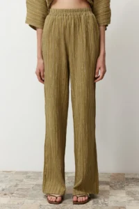 TRENDYOLMİLLA Oil Green Elastic Waist textured Material Weaving Pants - Image 5
