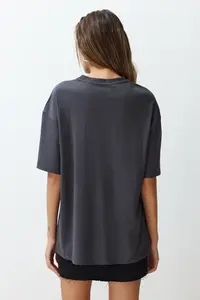 TRENDYOLMİLLA Anthracite 100% Cotton Printed Oversized/Wide Pattern Crew Neck Knitting T-Shirt - Image 6