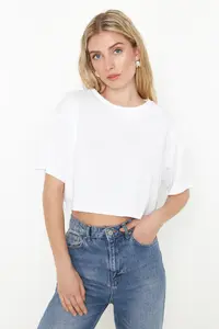 TRENDYOLMİLLA Black-White 2 Sets Paket 100% Cotton Relax/Rahat Cut Crop Knitting T-Shirt - Image 2