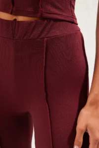 TRENDYOLMİLLA Burgundy Stitching Detailed Crop Fitted Top Straigth/Plain Pattern Bottom Knitting Top and Bottom Set - Image 4