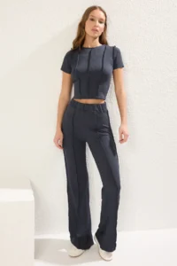 TRENDYOLMİLLA Black Stitching Detailed Crop Fitted Top Straigth/Plain Pattern Bottom Knitting Top and Bottom Set