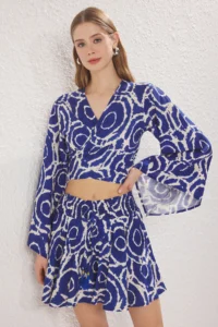 TRENDYOLMİLLA Mavi Front Binding Detailed Viscose Crop Blouse and Shorts Skirt Weaving Top and Bottom Set - Image 3
