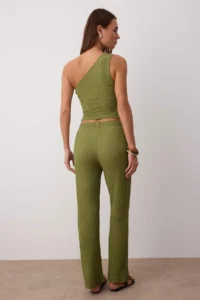TRENDYOLMİLLA Green  textured seersucker Asymmetric Single Arm Flexible Knitting Bottom - Top Set - Image 4