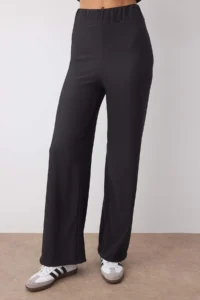 TRENDYOLMİLLA Black Polo Shirt Collar Color Bloklu Blouse Pants Knitting Top and Bottom Set - Image 3