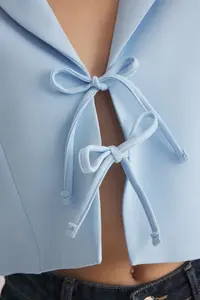 TRENDYOLMİLLA Light Blue Binding Detailed Lined Crop Weaving Blazer Jacket - Image 4