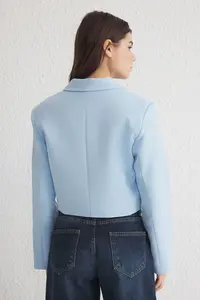TRENDYOLMİLLA Light Blue Binding Detailed Lined Crop Weaving Blazer Jacket - Image 5