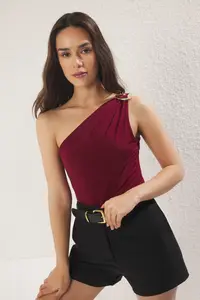 TRENDYOLMİLLA Burgundy with buckle Accessory Detailed Fitted Flexible Knitting Bodysuit .D.00001