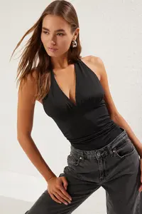 TRENDYOLMİLLA Black Shirred Barbell Neck Fitted Flexible Knitting Bodysuit .D.00006 - Image 2