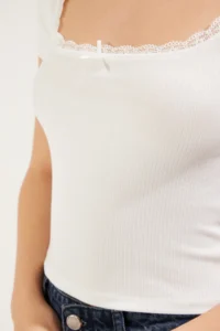 TRENDYOLMİLLA Ecru Lace Detailed Fitted Square Neck Crop Knitting Blouse - Image 4