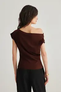 TRENDYOLMİLLA Brown Ruffle/Drape Detailed Flowy Asymmetric Collar Knitting Blouse - Image 5