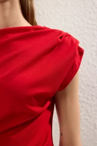 TRENDYOLMİLLA Rejection Gathering/Drape Detailed Flowy Asymmetric Collar Knitting Blouse - Image 3