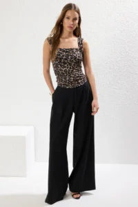 TRENDYOLMİLLA Brown Lined Leopard Printed Tulle Fitted Crop Bow Detailed Knitting Blouse - Image 2