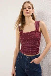 TRENDYOLMİLLA Burgundy Floral Printed Lined Printed Tulle Fitted Crop Bow Detailed Knitting Blouse - Image 5