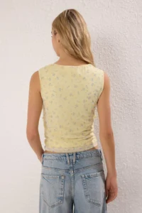 TRENDYOLMİLLA Light Yellow Printed Lined Printed Tulle Fitted Crop Bow Detailed Knitting Blouse - Image 4