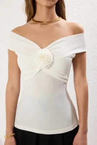 TRENDYOLMİLLA Ecru Rose Detailed Fitted/Vucuda Oturan Flexible Knitting Blouse - Image 3
