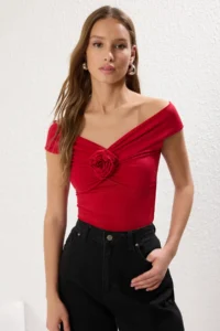 TRENDYOLMİLLA Rejection Rose Detailed Fitted/Vucuda Oturan Flexible Knitting Blouse