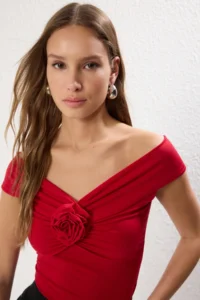 TRENDYOLMİLLA Rejection Rose Detailed Fitted/Vucuda Oturan Flexible Knitting Blouse - Image 2