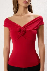 TRENDYOLMİLLA Rejection Rose Detailed Fitted/Vucuda Oturan Flexible Knitting Blouse - Image 3