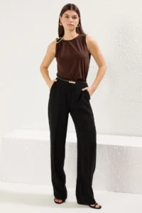 TRENDYOLMİLLA Brown Accessory Detailed Fitted/Vucuda Oturan Flexible  Knitting Blouse - Image 3