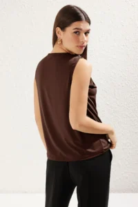 TRENDYOLMİLLA Brown Accessory Detailed Fitted/Vucuda Oturan Flexible  Knitting Blouse - Image 5