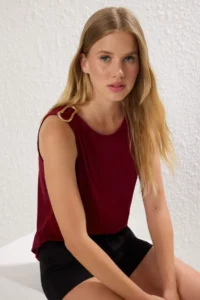 TRENDYOLMİLLA Burgundy Accessory Detailed Fitted/Vucuda Oturan Flexible Knitting Blouse - Image 2
