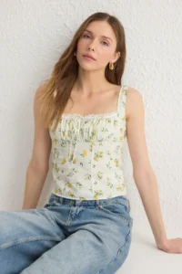 TRENDYOLMİLLA Ecru Sleeveless Lemon Patterned Front Shirred Crop Weaving Blouse - Image 5