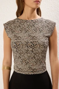 TRENDYOLMİLLA Brown Low-cut back Fitted Flexible Knitting Blouse - Image 3
