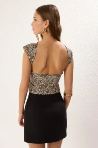 TRENDYOLMİLLA Brown Low-cut back Fitted Flexible Knitting Blouse - Image 5