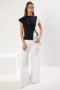 TRENDYOLMİLLA Black*001 Pilise and Binding Detailed relaxed/Rahat Pattern Knitting Blouse - Image 2