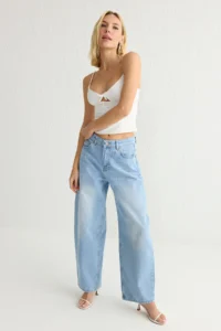 TRENDYOLMİLLA White V-neck Sleeveless Crop Weaving Blouse - Image 2