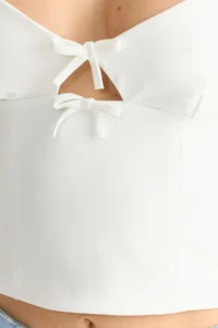 TRENDYOLMİLLA White V-neck Sleeveless Crop Weaving Blouse - Image 3
