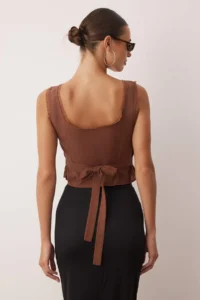 TRENDYOLMİLLA Brown Square Neck Sleeveless Crop Weaving Blouse - Image 4