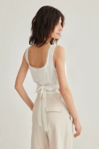 TRENDYOLMİLLA White Square Neck Sleeveless Crop Weaving Blouse - Image 5
