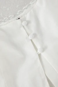 TRENDYOLMİLLA White Square Neck Sleeveless Crop Weaving Blouse - Image 7