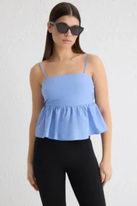 TRENDYOLMİLLA Mavi Back Ribbon Binding Detailed Sleeveless Crop Weaving Blouse - Image 3