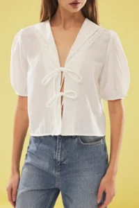 TRENDYOLMİLLA White Front tied up Lace Detailed Weaving Blouse