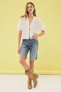 TRENDYOLMİLLA White Front tied up Lace Detailed Weaving Blouse - Image 2