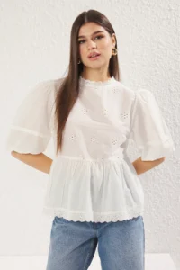 TRENDYOLMİLLA White Cotton embroidery Balloon Sleeve Crew Neck Weaving Blouse