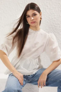 TRENDYOLMİLLA White Cotton embroidery Balloon Sleeve Crew Neck Weaving Blouse - Image 2
