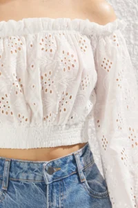 TRENDYOLMİLLA White Cotton embroidery off shoulder Crop Weaving Blouse - Image 3