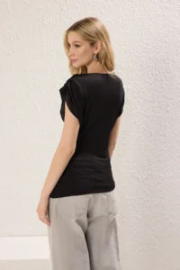 TRENDYOLMİLLA Black Draped padded Fitted Flexible Knitting Blouse - Image 4