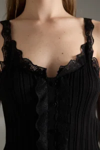 TRENDYOLMİLLA Black Lace Detailed Knitwear Thin Blouse - Image 3