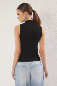 TRENDYOLMİLLA Black Dog collar Zero Sleeve Super Flexible Regular Size Knitting Blouse - Image 5