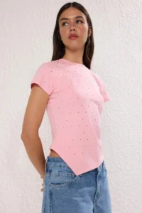 TRENDYOLMİLLA Pink Stoned Asymmetric Fitted Knitting T-Shirt - Image 2