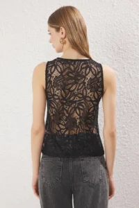 TRENDYOLMİLLA Black Lace Regular/Normal Pattern Knitting Blouse - Image 4