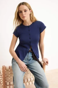 TRENDYOLMİLLA Navy Blue buttoned Fitted Knitting Blouse