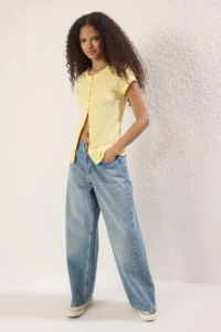 TRENDYOLMİLLA Light Yellow buttoned Fitted Knitting Blouse - Image 2