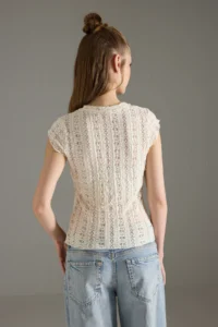TRENDYOLMİLLA Ecru Lace Fitted Moon Arm Knitting Blouse - Image 4